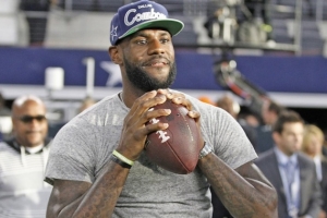 九游体育-NFL球员：若詹姆斯转行打橄榄球 他将成史上最佳外接手之一