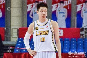 九游体育官网-没有准心！朱俊龙半场6投全丢&amp;靠罚球拿到2分 另有4前场板2助