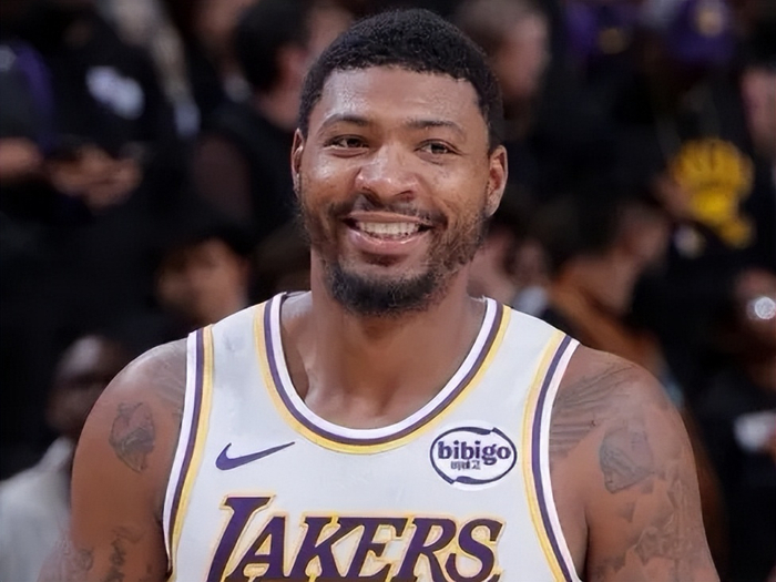 九游体育-斯玛特和海斯打成最大赢家！雷迪克发布会公开称赞，统治内外线！|湖人|马库斯-斯玛特|新奥尔良鹈鹕队|贾克森·海斯|JJ-雷迪克_新浪体育_新浪新闻